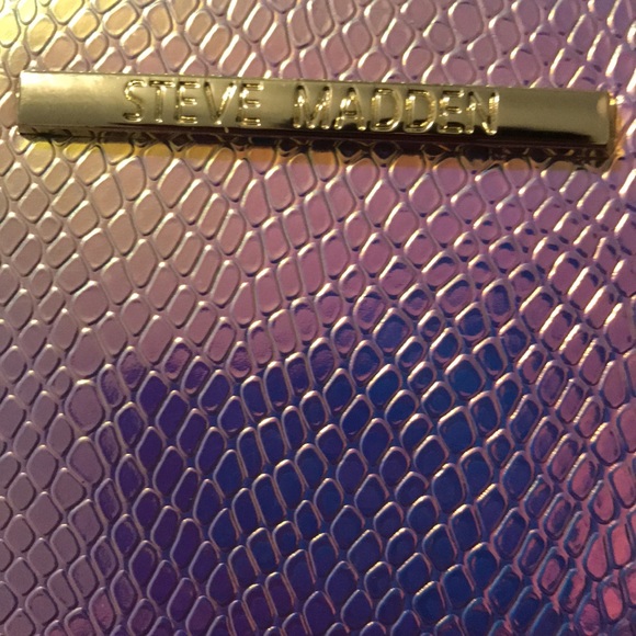 Iridescent Steve Madden crossbody - Picture 3 of 3